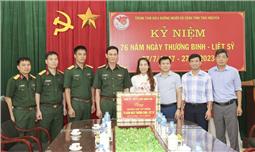 Đoàn công tác Quân khu thăm, tặng quà Trung tâm điều dưỡng người có công tỉnh Thái Nguyên